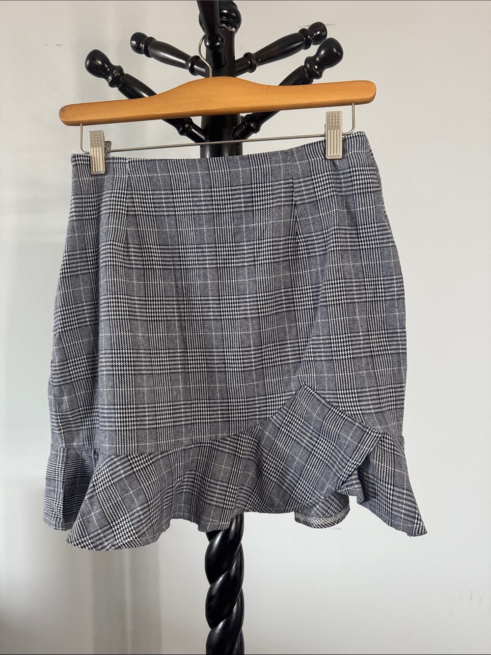 Checked Ruffle-Hem Mini Skirt - Gray